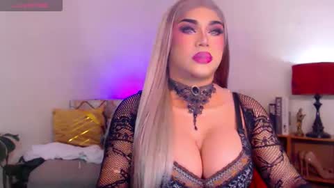 Snapshot of stellagrayts chatting on 11/11/25, 02:44 CALL ME STELLA online show from 11/11/25, 02:44