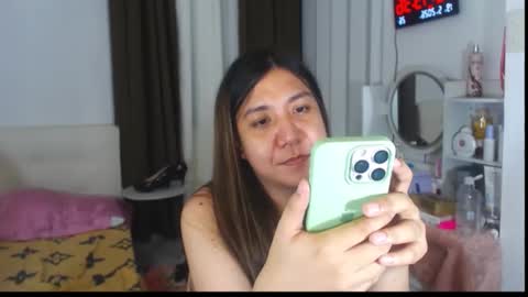Snapshot of stellahugets chatting on 05/18/26, 04:13 Stella online show from 05/18/26, 04:13