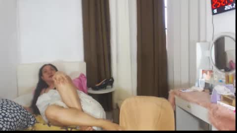 Snapshot of stellahugets chatting on 05/19/26, 03:13 Stella online show from 05/19/26, 03:13