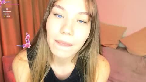 Snapshot of stellaotell chatting on 10/25/25, 04:35 Molly online show from 10/25/25, 04:35