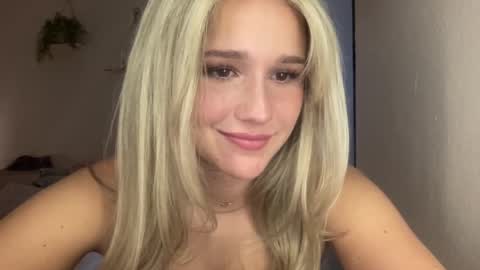 stellaraexox online show from 01/22/25, 11:53