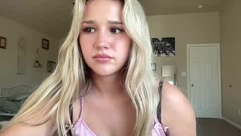 Snapshot of stellaraexox chatting on 09/17/25, 11:06 stellaraexox online show from 09/17/25, 11:06