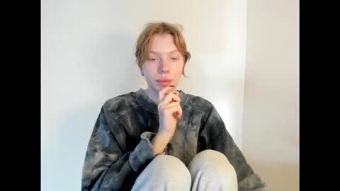 S T E L L A online show from 11/18/25, 08:08