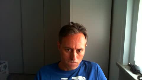 Snapshot of sten015 chatting on 06/18/26, 02:32 sten015 online show from 06/18/26, 02:32