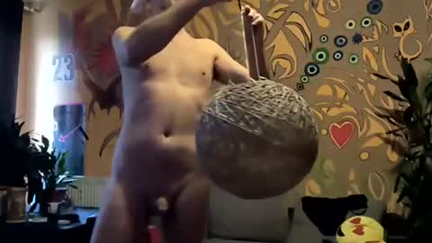 Snapshot of stenlyvrbich chatting on 02/23/25, 07:33 lee online show from 02/23/25, 07:33