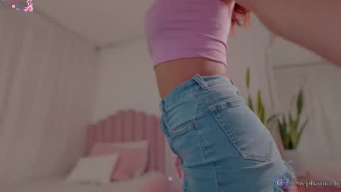 Snapshot of stephania_let chatting on 10/14/25, 10:38 stephania_let online show from 10/14/25, 10:38