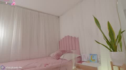 stephania_let online show from 12/05/25, 02:14