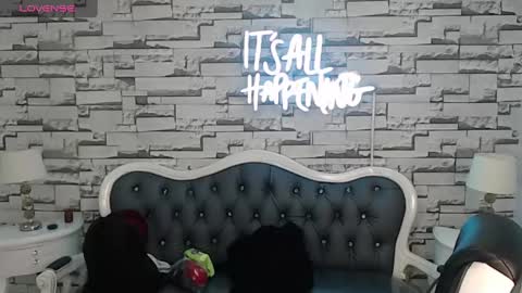 Stephania online show from 02/11/25, 10:59