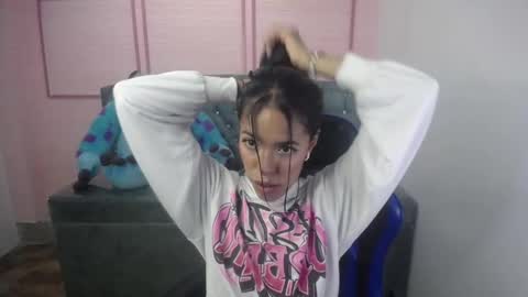 Stephania online show from 03/08/25, 10:54