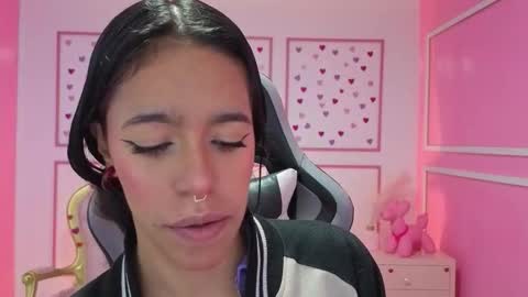 Stephania online show from 10/01/25, 11:38