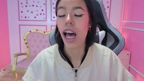 Stephania online show from 10/02/25, 11:39