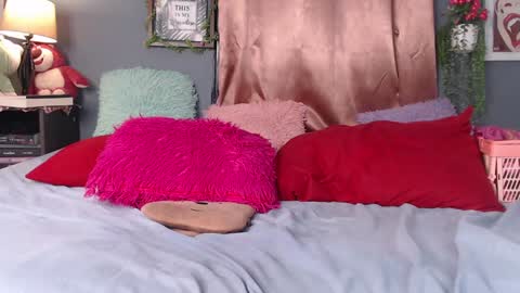    IG  stephani 3333 online show from 12/21/24, 05:36