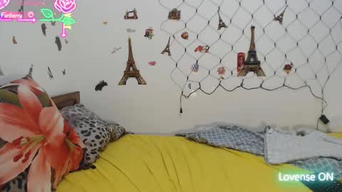 Snapshot of stephaniewild chatting on 09/22/25, 10:17 Stephanie online show from 09/22/25, 10:17