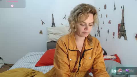 Snapshot of stephaniewild chatting on 11/17/25, 10:54 Stephanie online show from 11/17/25, 10:54