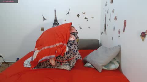 Stephanie   online show from 01/10/26, 11:12