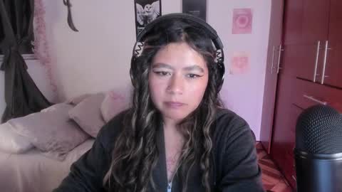 Stephanie  online show from 12/18/25, 01:55