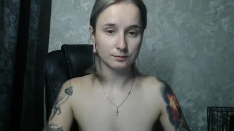 Snapshot of stephiepink chatting on 12/17/25, 09:59 Grace online show from 12/17/25, 09:59