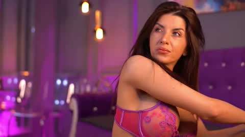 Snapshot of stephierouse chatting on 11/07/25, 08:03 Steph online show from 11/07/25, 08:03