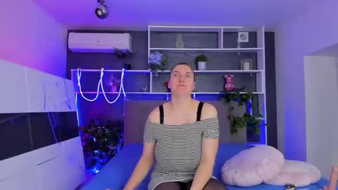 Stephie online show from 04/01/26, 05:30