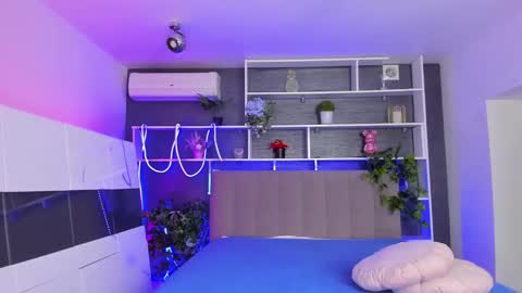 Stephie online show from 04/20/26, 05:32