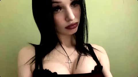 Snapshot of stephniesolie chatting on 11/30/25, 06:06 StephanI online show from 11/30/25, 06:06