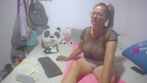 Snapshot of stepmom_slut_50_ chatting on 03/07/25, 07:05 Angie mature online show from 03/07/25, 07:05
