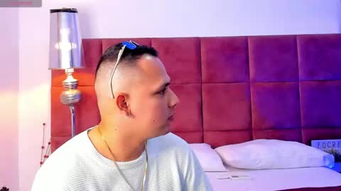 Snapshot of steve__ross chatting on 12/15/25, 04:17 steve__ross online show from 12/15/25, 04:17