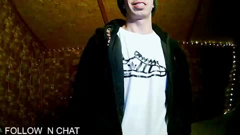 Snapshot of stevenbrookless chatting on 05/08/26, 05:24 Steve online show from 05/08/26, 05:24