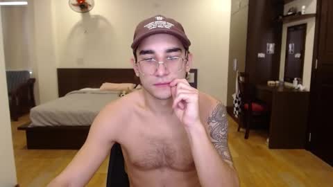 Alex   online show from 01/05/25, 03:32