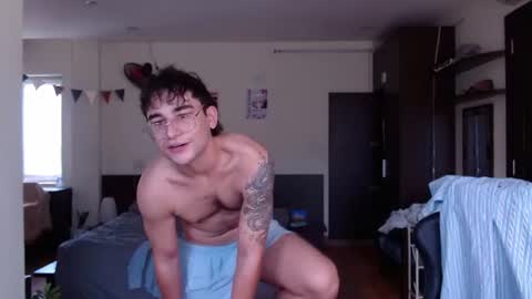 Snapshot of steveoceanbeanhuge chatting on 06/19/26, 03:33 Alex online show from 06/19/26, 03:33