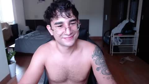 Snapshot of steveoceanbeanhuge chatting on 07/05/26, 04:19 Alex online show from 07/05/26, 04:19
