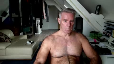 Snapshot of stevetwo chatting on 01/09/26, 02:31 stevetwo online show from 01/09/26, 02:31