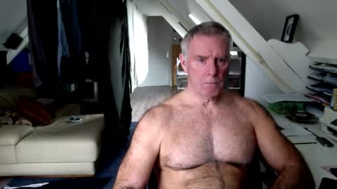 Snapshot of stevetwo chatting on 02/16/26, 12:34 stevetwo online show from 02/16/26, 12:34