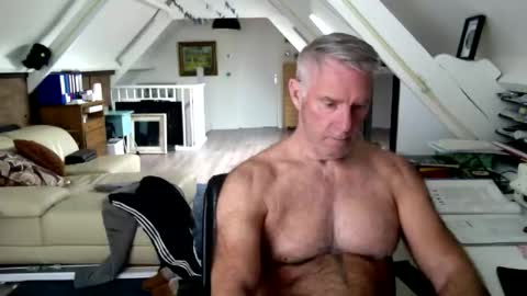 Snapshot of stevetwo chatting on 05/04/26, 11:39 stevetwo online show from 05/04/26, 11:39