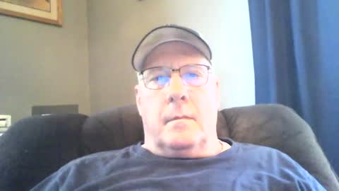 Snapshot of stew1014 chatting on 06/18/26, 06:45 bobby online show from 06/18/26, 06:45