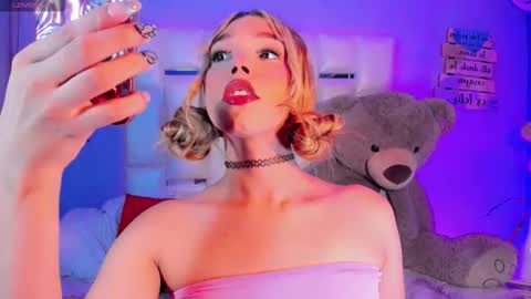 Steisee Reyes online show from 11/14/25, 08:40