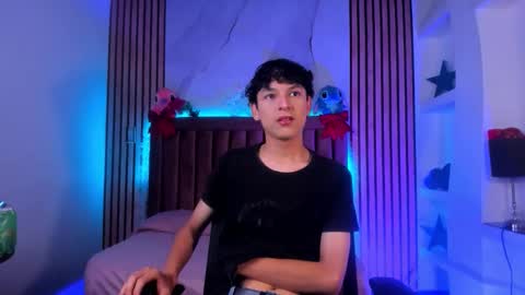 Snapshot of sthepanodimonaco chatting on 12/17/25, 08:15 Sthepano online show from 12/17/25, 08:15