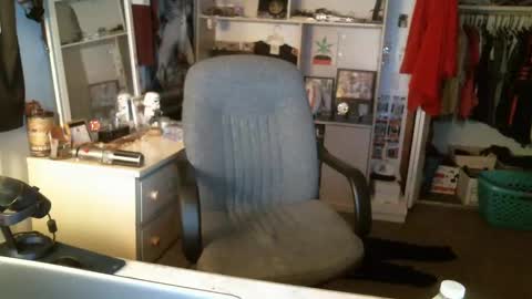 Snapshot of stickey4areason chatting on 12/28/24, 01:29 stickey online show from 12/28/24, 01:29