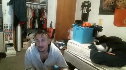 Snapshot of stickey4areason chatting on 10/31/25, 04:57 stickey online show from 10/31/25, 04:57