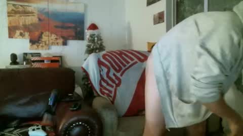 Snapshot of stickey4areason chatting on 11/16/25, 06:41 stickey online show from 11/16/25, 06:41