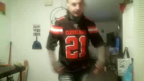 Snapshot of stickey4areason chatting on 11/17/25, 01:44 stickey online show from 11/17/25, 01:44