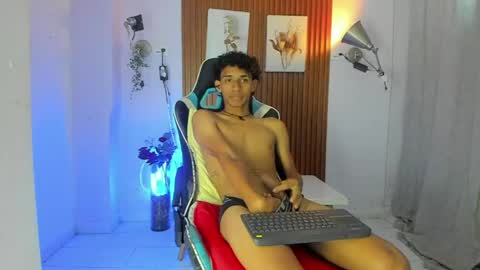 stiven_twink02 online show from 04/20/26, 11:28