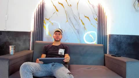 friends online show from 02/20/26, 06:19