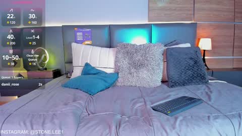 Stone Lee  online show from 12/15/24, 03:56