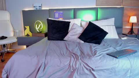 Stone Lee  online show from 02/02/25, 06:37