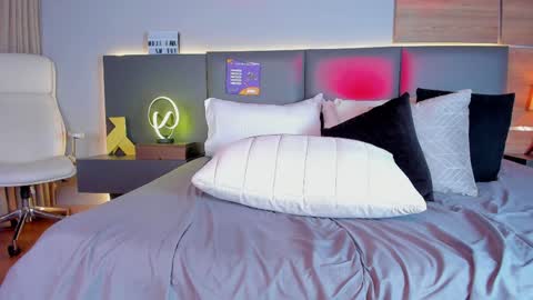 Stone Lee  online show from 02/04/25, 01:48