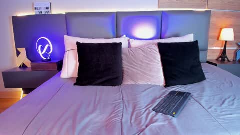 Stone Lee  online show from 02/05/25, 08:21