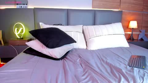 Stone Lee  online show from 02/22/25, 08:07