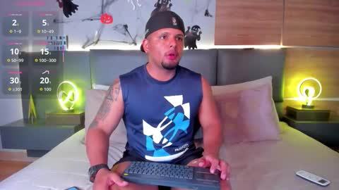 Stone Lee  online show from 11/04/25, 09:08