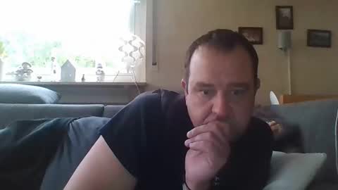 stoned1983 online show from 12/04/25, 08:23